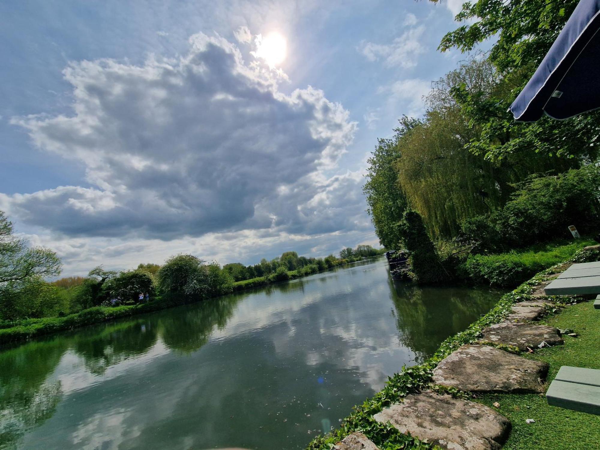 The Riverside Lechlade Εξωτερικό φωτογραφία