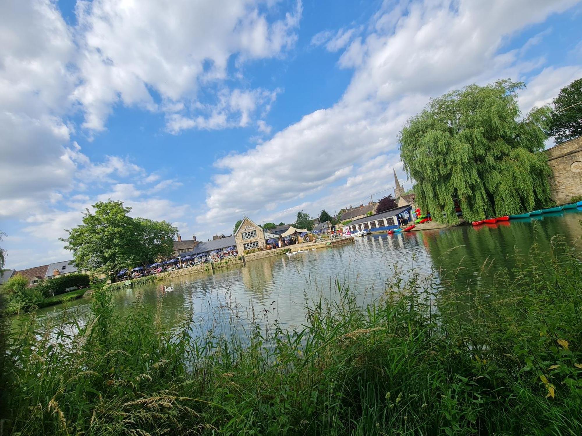 The Riverside Lechlade Εξωτερικό φωτογραφία